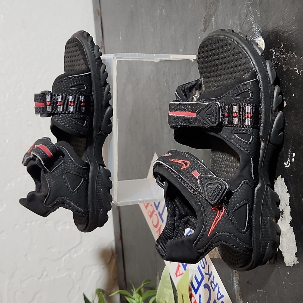 NIKE 7C  Hiking Walking  Beach Sandals Black Red